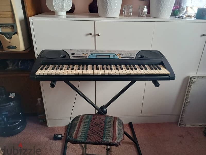 Yamaha Keyboard with Stand 2