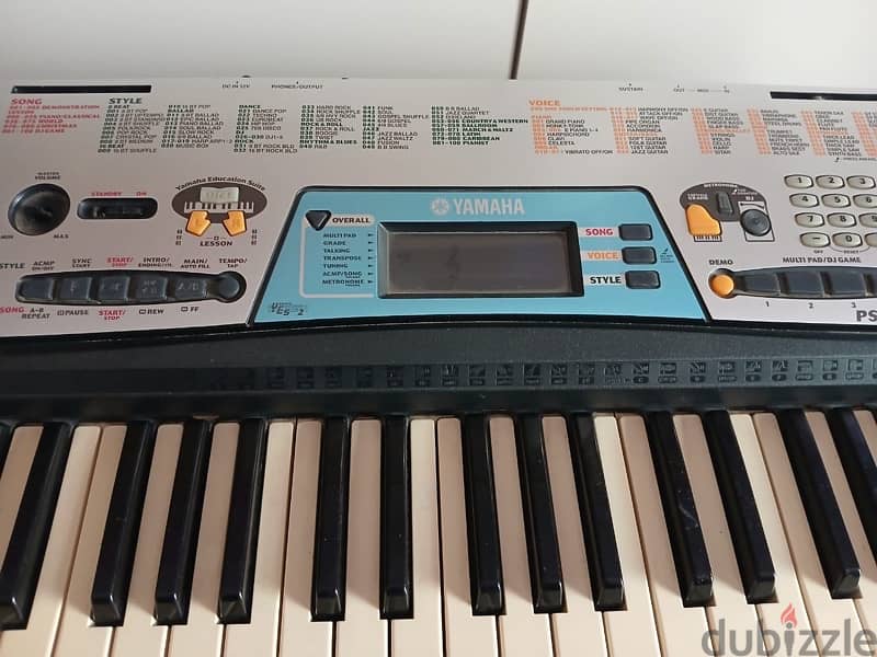 Yamaha Keyboard with Stand 3