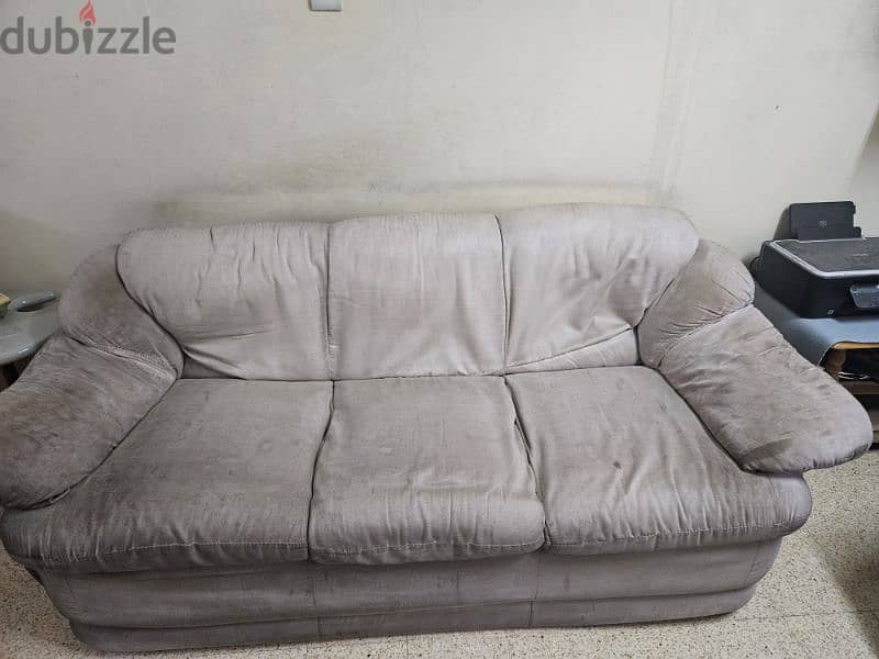 3+2 SOFA SET IN GOOD CONDITION FOR SALE 1