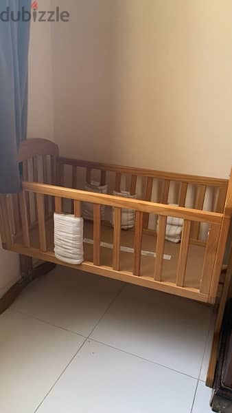 crib available 0