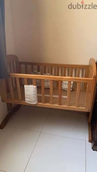 crib available 1