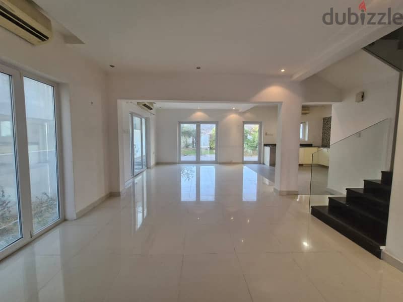 5 BR Nice Villa for Rent in Bousher 2