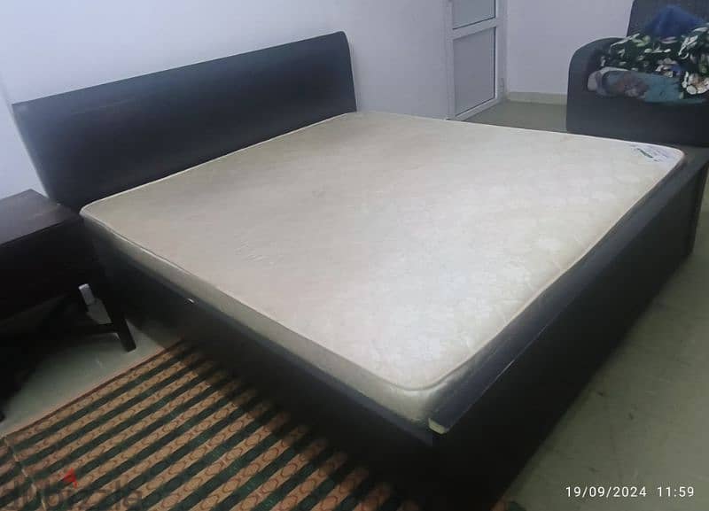 king size bed with medical mattress 0