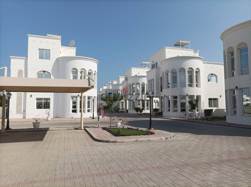 Discover the beautiful 4BHK villa in quiet ambience in Shatti Qurum 0