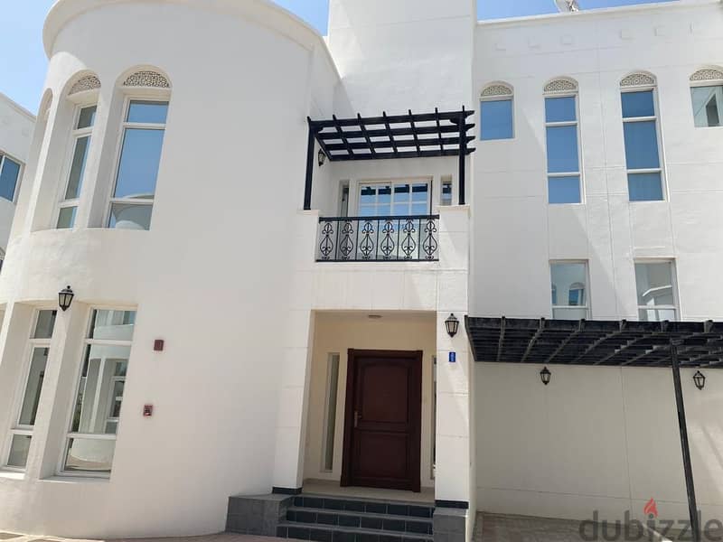 Discover the beautiful 4BHK villa in quiet ambience in Shatti Qurum 8