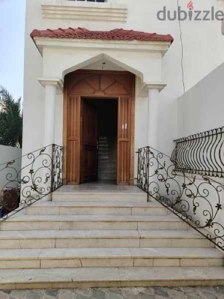 3 BHK Al Khuwair 33 near Technical College with maderoom attached 1