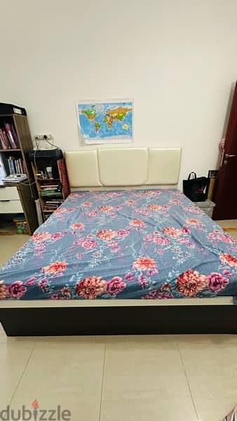 king size bed with mattress . 1