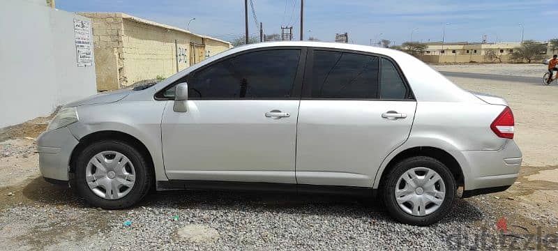 Nissan Tiida 2013 4