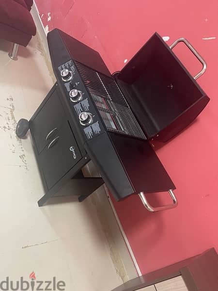 Gas grill 3 Burner for sale 1