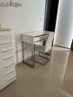 Dresser Table with Chair 0