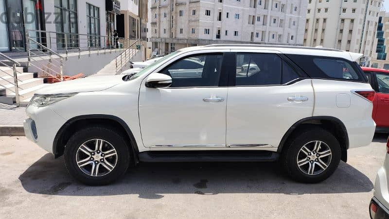 Toyota Fortuner Mitsubishi outlander 1