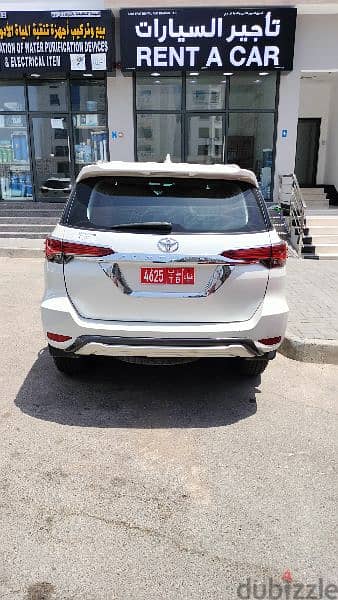 Toyota Fortuner Mitsubishi outlander 2