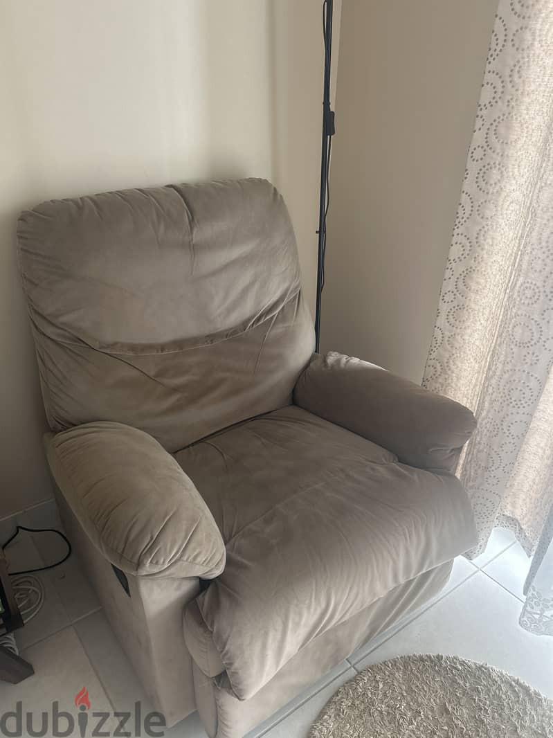 Recliner sofa used 1