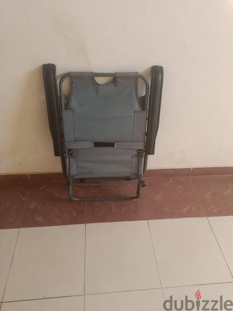 Folding Chair suitable for outing. 4