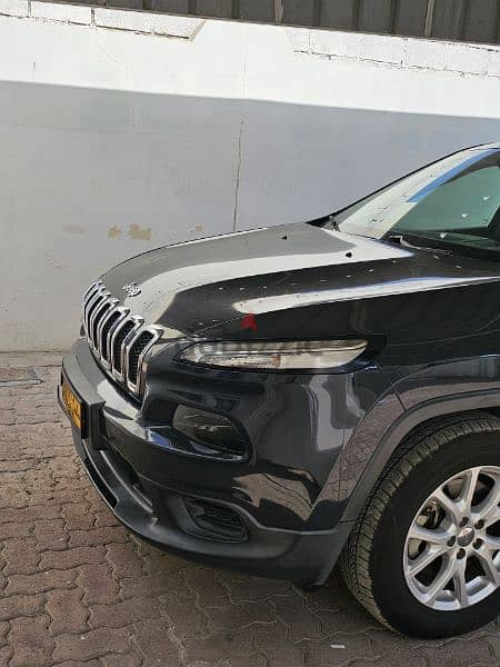 Urgent Sale!!! 4×4Jeep Cherokee Sport 2017 GCC first Owner 3