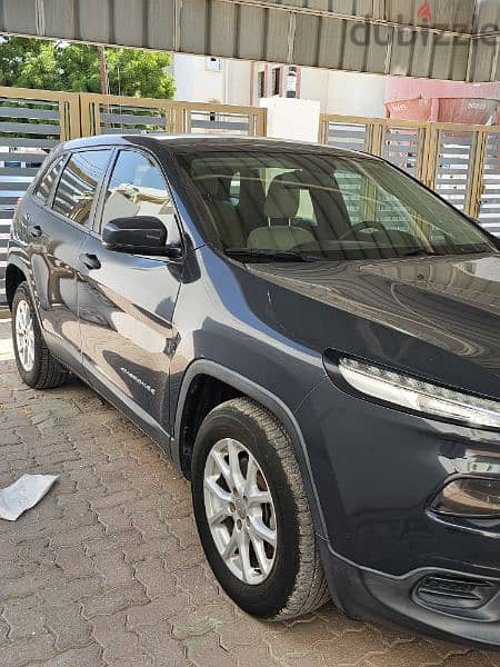 Urgent Sale!!! 4×4Jeep Cherokee Sport 2017 GCC first Owner 5