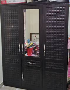 3 door cupboard / wardrobe with mirror