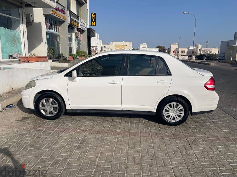 Nissan Tiida 2012 6