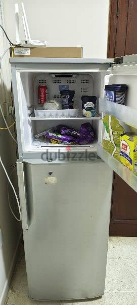 fridge , washing machine, king size bed 2