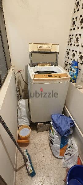 fridge , washing machine, king size bed 4