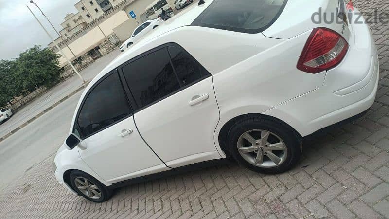 Nissan Tiida 2011 1