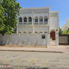 Excellent standalone villa located in Shatti Al Qurum 0