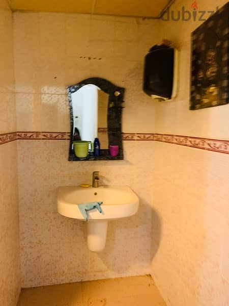 Room for rent in villa for family. 5