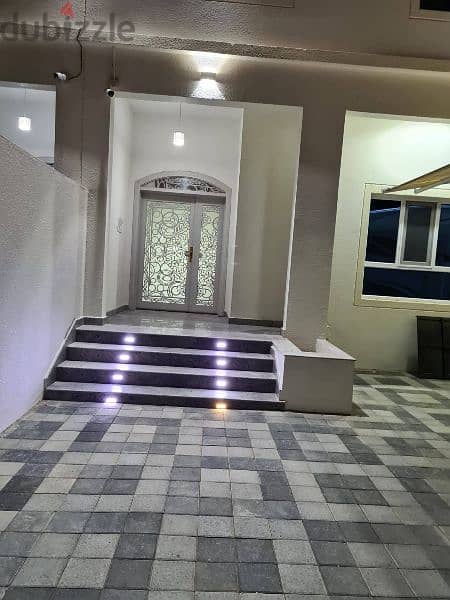 فيلا للإيجار في موالح ١١ Villa for lease in Almoualh 11 near SQU 1