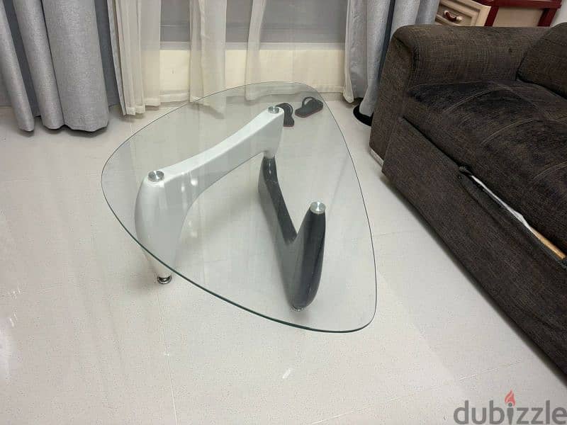 L shaped sofa set and glass Centre table 5