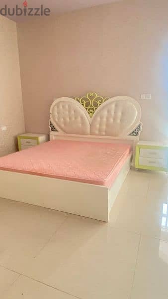 bed room set for sell no matressغرفه نوم للبيع بدون مرتبه 1