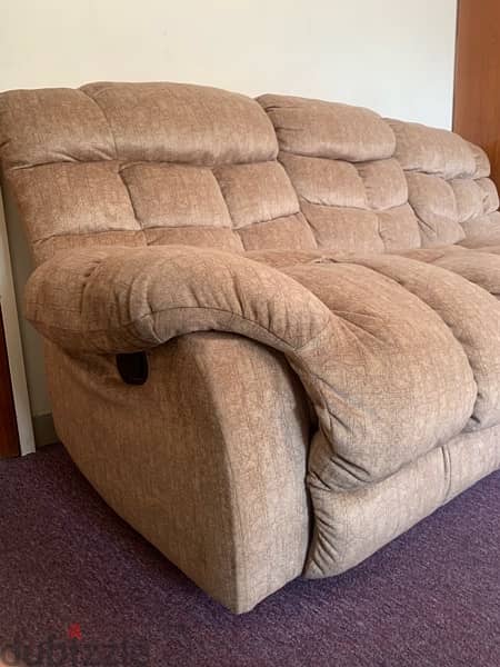 Comfortable 3seater Recliner 1