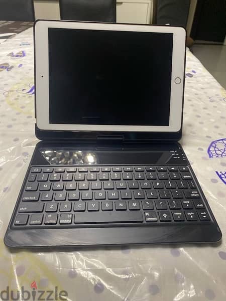 iPad 6 PLUS a BT keyboard 1