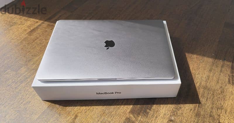 MacBook Pro 2019 i9 15 inch 1