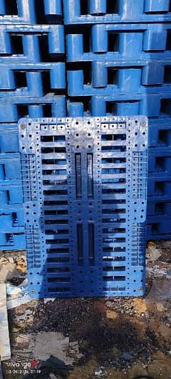 we have all kinds pallets and boxes sale