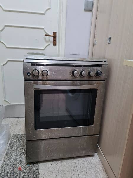 cooking range in good condition 2