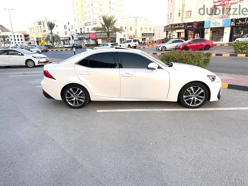 Lexus IS 300 2019 5