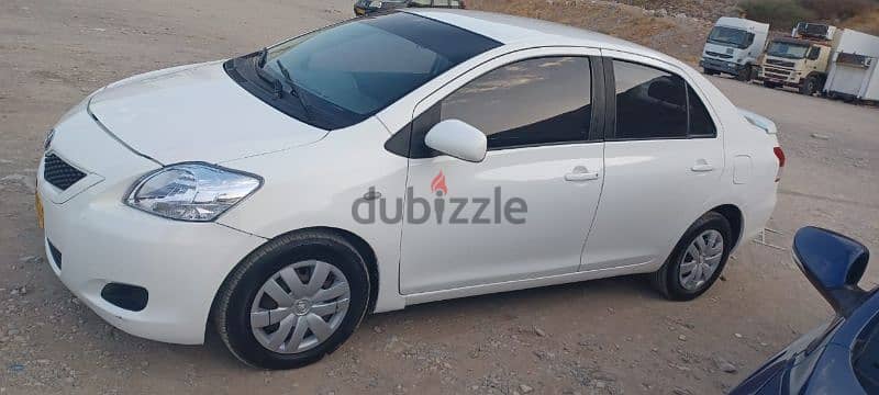 Toyota Yaris 2011 1