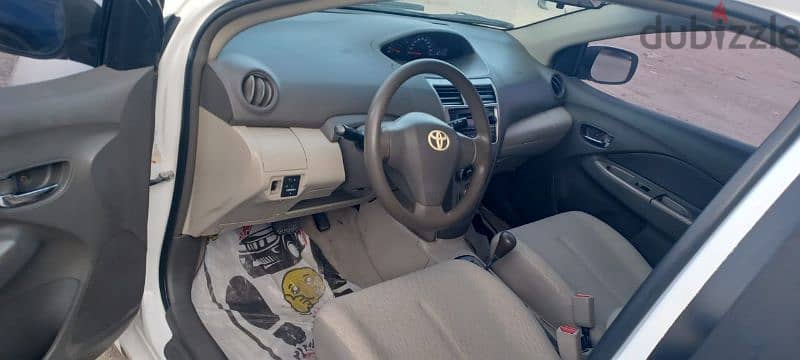 Toyota Yaris 2011 4