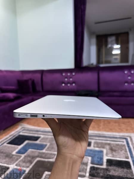 MacBook Air (2012) 128GB. Slim & light weight 1