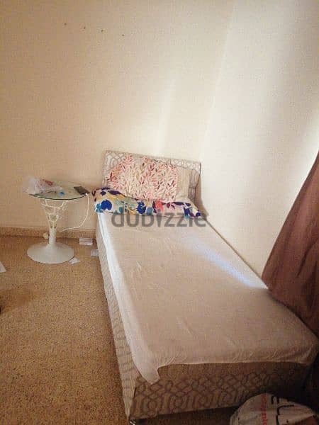 bed and table 0