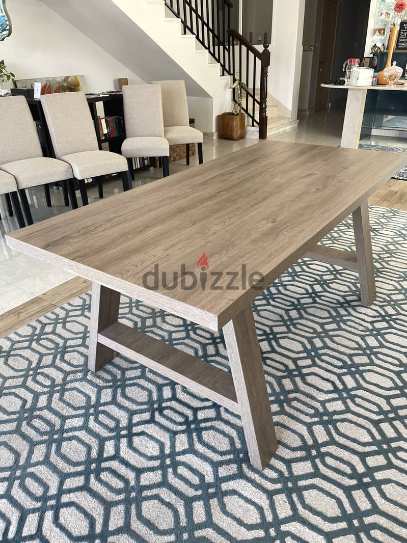 Dining Table 0