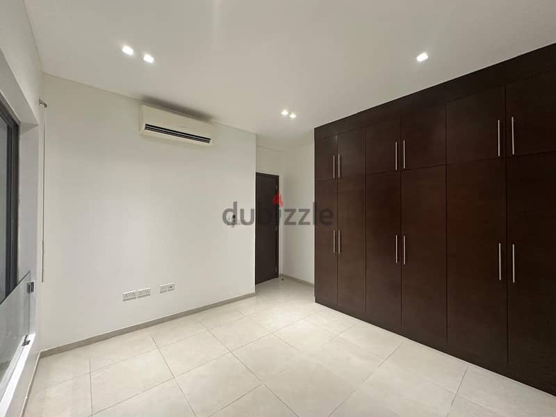 3 + 1 Street-Facing Commercial Villa for Rent in the Heart of Qurm 12