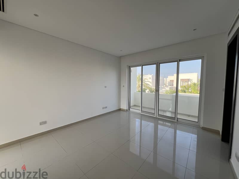 5 Bedroom Lake Front Villa for Rent In Al Mouj Muscat 9