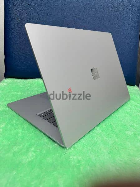 Microsoft surface Book 3 core i7 10th Gen 15" 2k Touchscreen 5