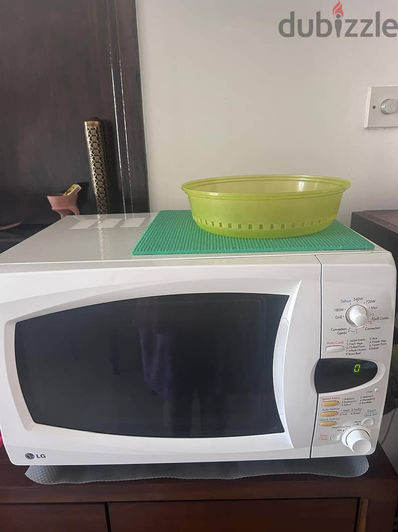 microwave LG white 0