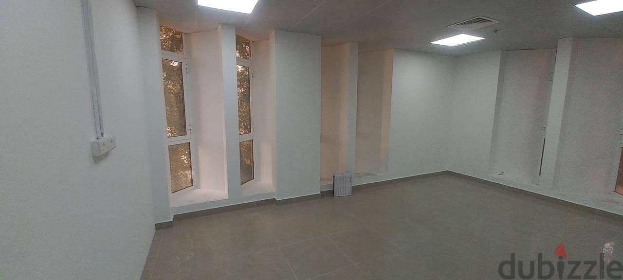 6Me1 Fabulous offices for rent in Qurum near Grand Hayat 1