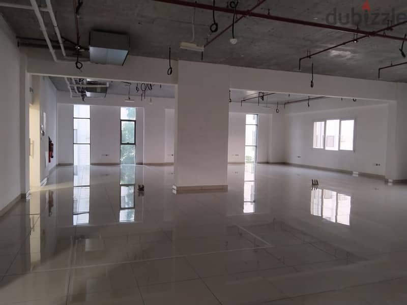 3Me10 Open space offices, perfect location in MQ 10