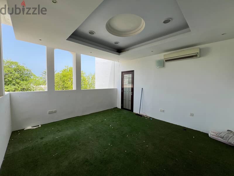 5 Bedroom Villa with Sea View for Rent in Shatti Al Qurum 8