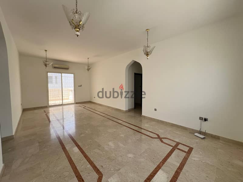 5 Bedroom Villa with Sea View for Rent in Shatti Al Qurum 10