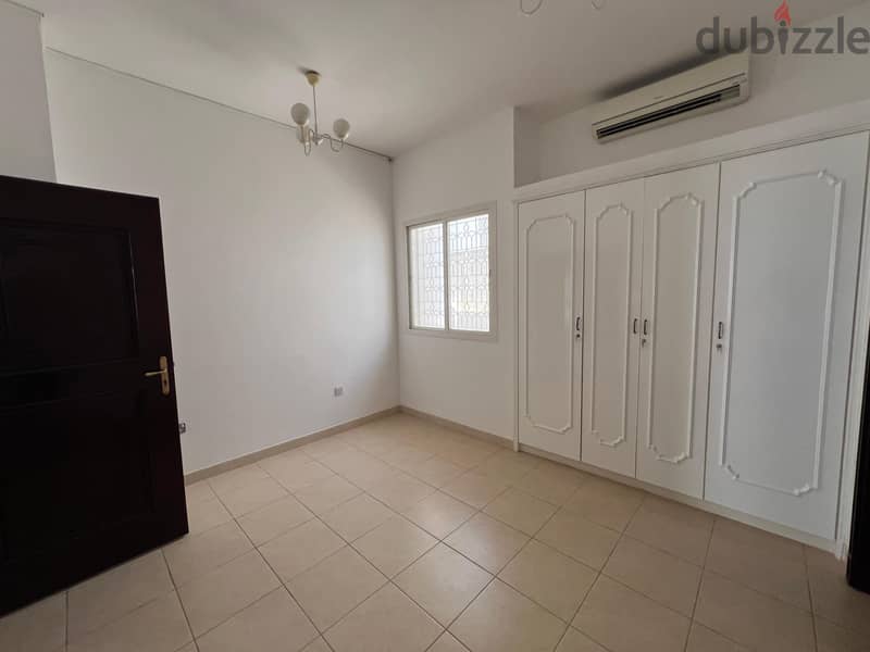 5 Bedroom Villa with Sea View for Rent in Shatti Al Qurum 14